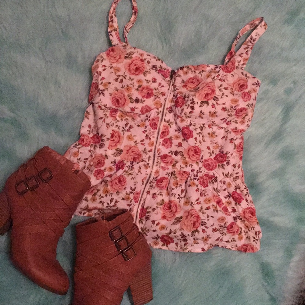 Floral blouse 🌺🌸